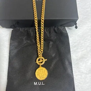 [ 새상품 ] M.U.L. 매트 골드 V 체인 만텔 코인 목걸이 80