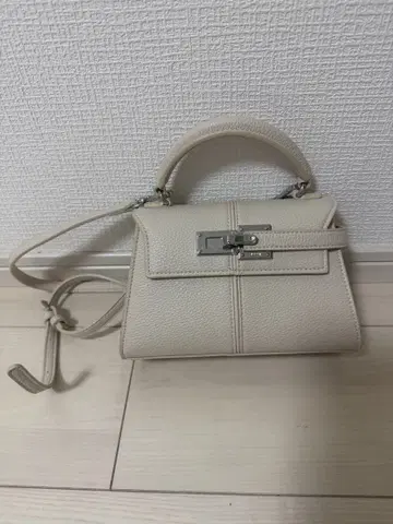 JWPEI elise 탑 핸들 백 화이트