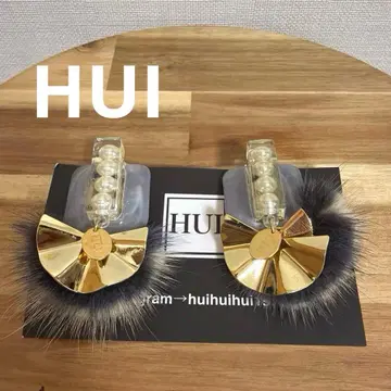 HUI 휴이 퍼 장식 귀걸이