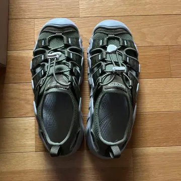 KEEN 스포츠 샌들 카키