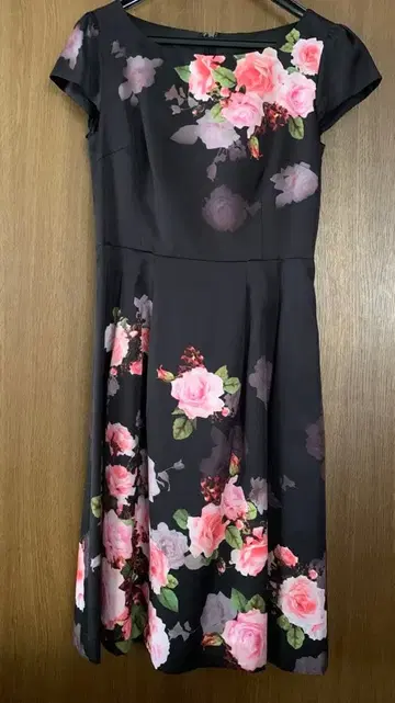 프랑코페라로 장미 패턴 프린트 원피스 블랙