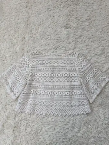 볼지 컷워크 레이스 블라우스 화이트