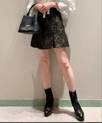 [새상품급] 스나이델 자카드 볼륨 숏 팬츠 블랙 M 사이즈 완판템