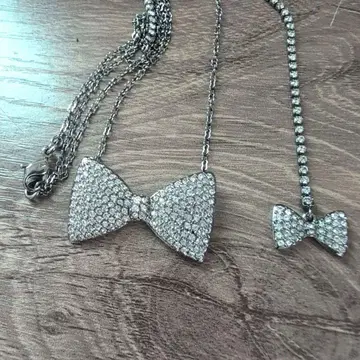 Swarovski 리본 모티브 큐빅 목걸이