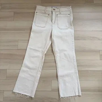 [ 한 번만 착용 ] ZARA 화이트 스트레이트 데님 팬츠 컷팅