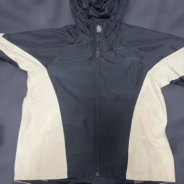 컨디션 최상 Under Armour 나일론 자켓 L 사이즈