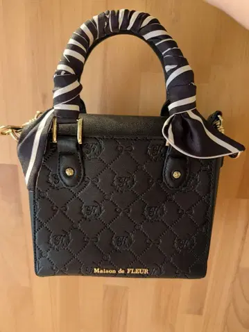 Maison de FLEUR 퀼팅 숄더백