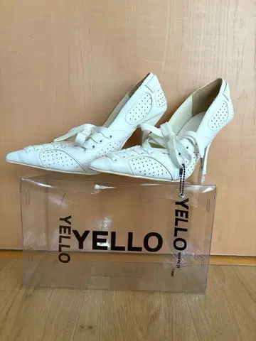 [새상품급] YELLO 레이스업 화이트 하이힐 S 부속품(있음)