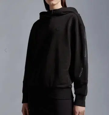 [ 한정 세일! ] MONCLER 로고 라인 후디드 후드티 블랙