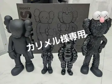 최종 가격 초레어 KAWS FAMILY BLACK 피규어 세트