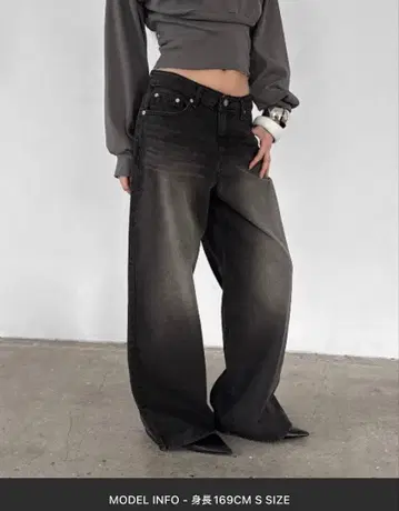 BLACKUP 마스크 보이 핏 데님 팬츠 블랙