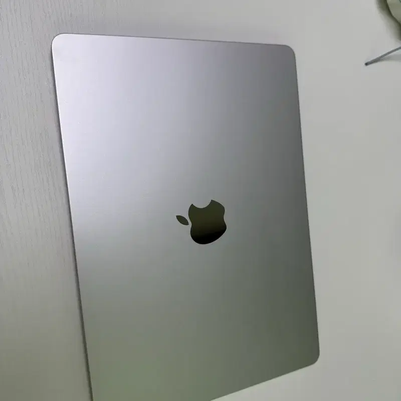 맥북 에어 M2 13인치 8GB/256GB 충전기o배터리 성능100A급