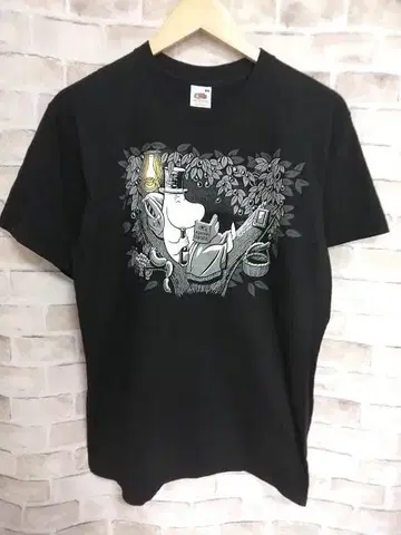 무민 아가사 크리스티를 읽는 무민 아빠 티셔츠