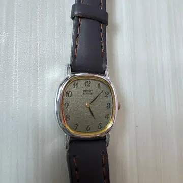SEIKO 쿼츠 손목시계 2P20-5620 여성용