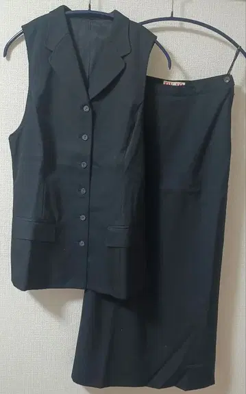 ATSUKI ONISHI 베스트, 스커트 셋업 블랙