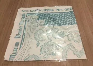 Mrs. GREEN APPLE Wonder Museum 스카프