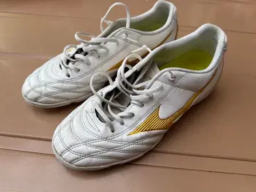 MIZUNO MONARCIDA NEO 풋살화 화이트 골드