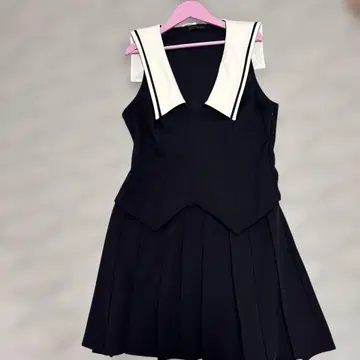 세일러 카라 슬리브리스 플리츠 원피스