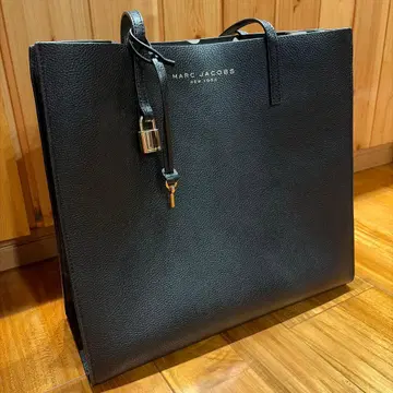 최종 가격 인하 MARC JACOBS 토트백 블랙