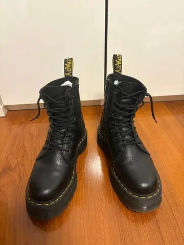Dr. Martens 8홀 부츠 사이드 지퍼 블랙