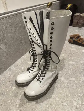 닥터마틴 20홀 레어템 Dr.Martens 롱 부츠