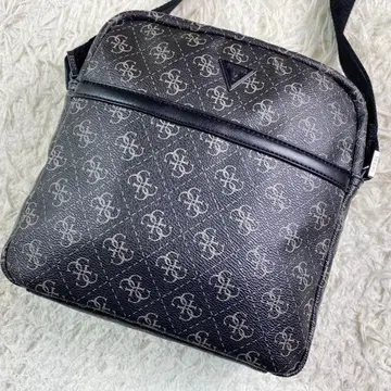 [새상품급] GUESS 게스 숄더백 다크 브라운 모노그램 올 패턴