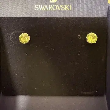 SWAROVSKI 귀걸이 라이트 그린 양쪽 귀용