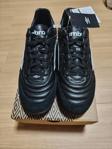 미사용 새상품 27.5cm UMBRO 트레이닝 슈즈