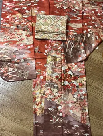 후리소데 호화로운 금채 전통 풍경 문양 적갈색