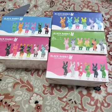 BLACK RABBIT 피규어 묶음 판매