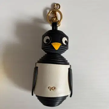 ANYA HINDMARCH 안야 힌드마치 펭귄 참 가죽