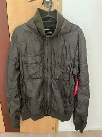 Alpha Industries 플라이트 자켓 후드 부착