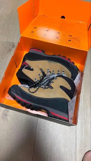 잠발란 PASUBIO GTX EU44 고어텍스 등산화 비브람