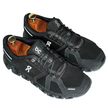 여분 끈 포함 On Cloud 5 All Black 러닝화 온