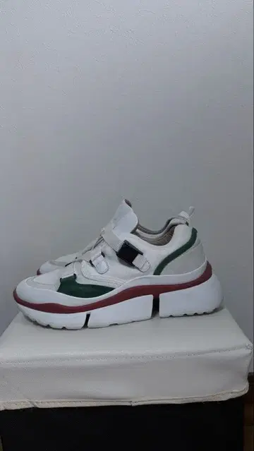 끌로에 스트랩 스니커즈 화이트/그린 ~25cm