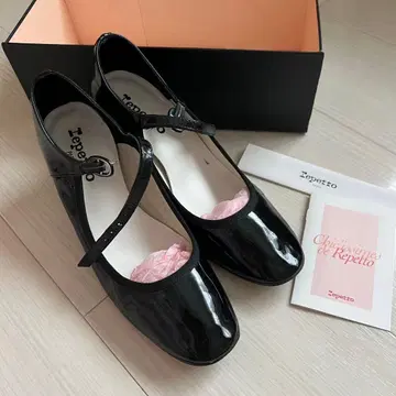 Repetto 패턴트 레더 스트랩 펌프스 블랙