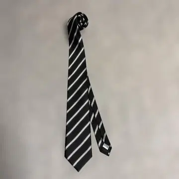 스트라이프 패턴 넥타이 블랙 x 화이트