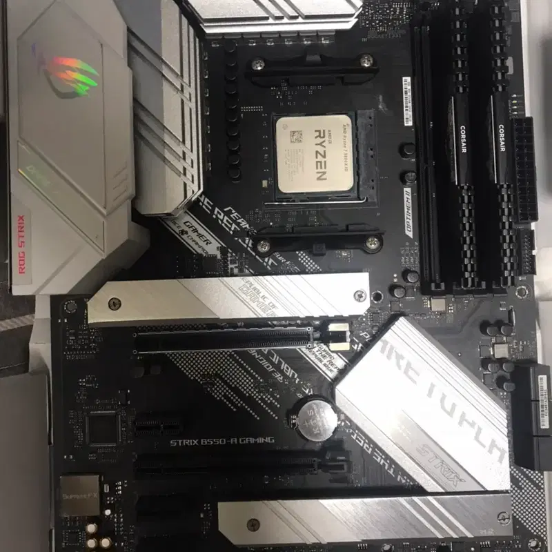 5800X 3D + Asus B550-a Gaming + 커세어 벤전스