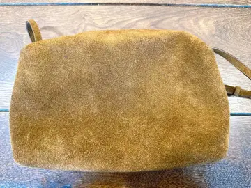 [ LOW CLASSIC ] SUEDE CARAMEL BOX BAG