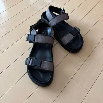 ZARA 버클 스트랩 샌들 사이즈 39
