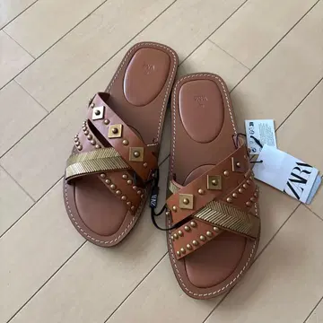 ZARA 택 포함 새상품 스터드 샌들 브라운 사이즈 39