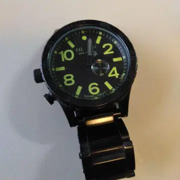 NIXON 손목시계 300M 방수 블랙 x 네온 그린