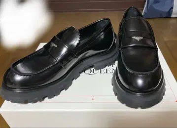 Alexander McQueen 블랙 코인 로퍼