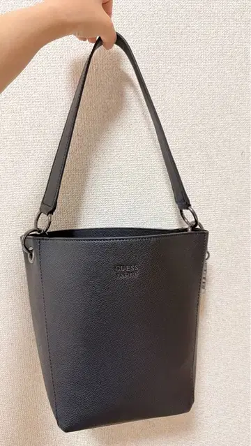 GUESS 숄더백 블랙