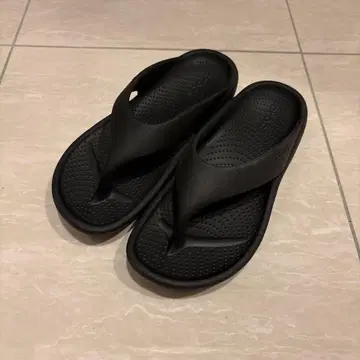 크록스 리커버리 샌들 플립플랍 블랙 사이즈 23.5cm