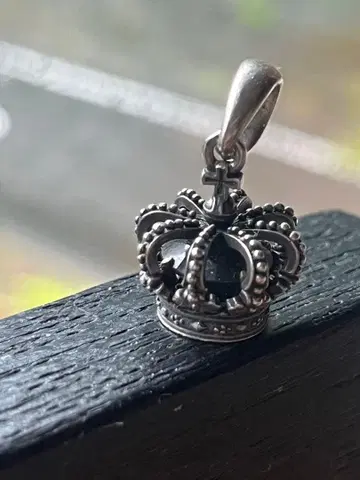 저스틴 데이비스 CROWN GLORY 펜던트
