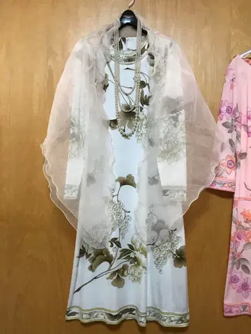 레오나르 매혹의 아이보리 Celeb Madame 루즈핏 원피스