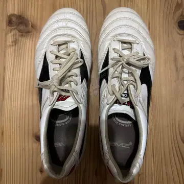 MIZUNO MORELIA 축구 스파이크
