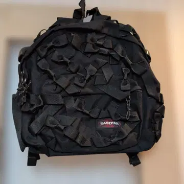 미사용 새상품 EASTPAK 리본 범벅 백팩 블랙 케이스케칸다