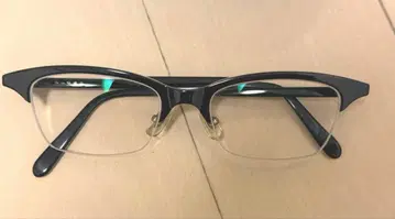 검은색 테두리 하프림 안경 하쿠산 메가네텐 도수입
